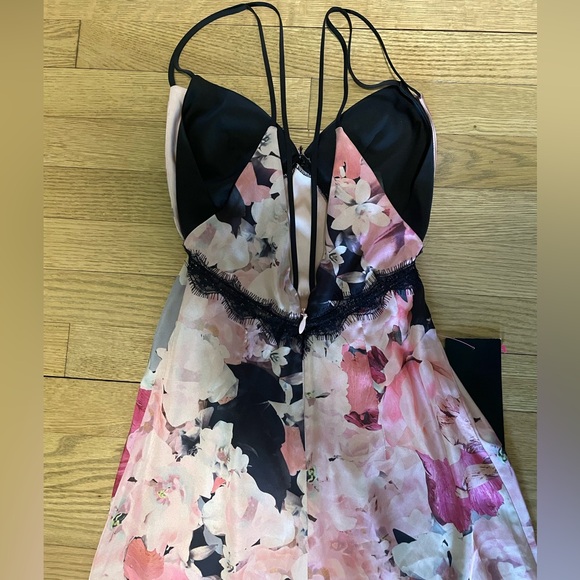 NWT- BEBE Pink Floral Satin w/ Lace Trim & Side Slit Maxi Dress / Sz 00 - Picture 8 of 13